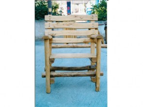 Πολυθρόνα από ξυλεία καστανιάς με μπράτσο